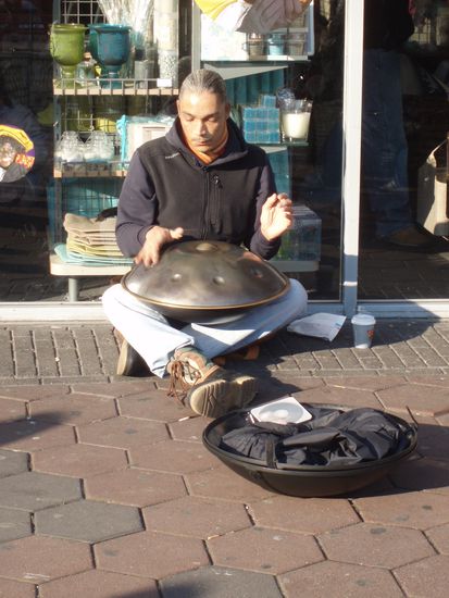 Mit diesem "Instrument" kann man echt schöne Musik machen...weiß jemand wie es heißt?