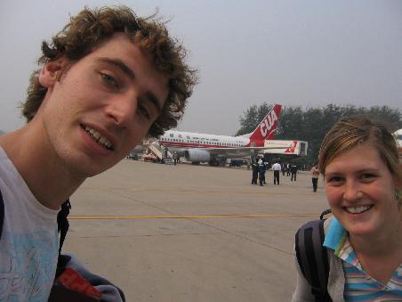 die reise konnte doch beginnen. wir haben uns schon im stau ausgemalt, was wir uns alles in beijing ansehen hätten können.