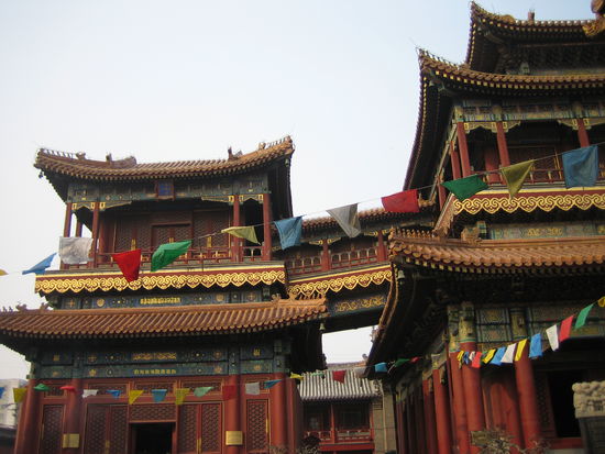 kein jahrmarkt, sondern äußerst religiöse gebetstexte.