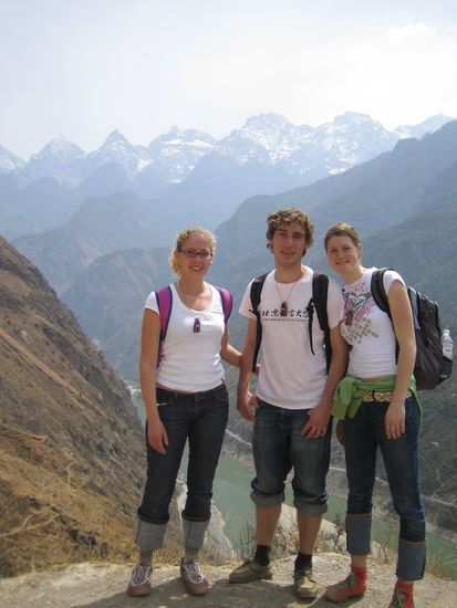 auf dem weg nach oben. nach 5 minuten haben wir erst mal alle unsere pullover ausgezogen.