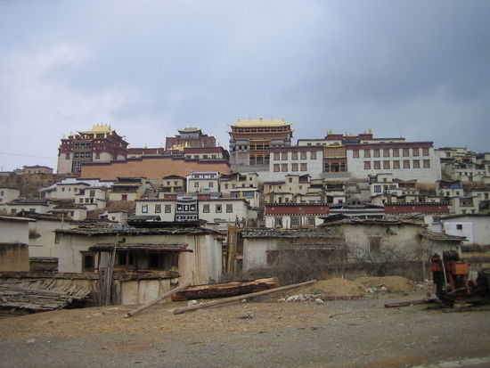 tibetisches kloster in zhongdian
