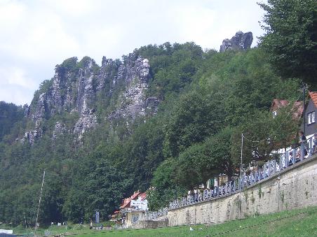 Blick von Rathen aus nach oben......