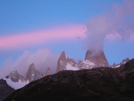 Fitz Roy (rechts)im Morgenrot