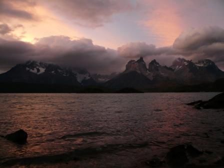 Torres del Paine am Abend