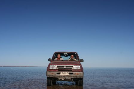 In der Karwoche wollten wir es Jesus gleichmachen und sind kurzerhand mit dem Auto über den See gefahren - war ganz schön cool!