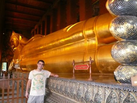 Insgesamt gibt es, wenn ich mich nicht irre 6 Budda-Typen. Dieser Kerl ist der faule Budda