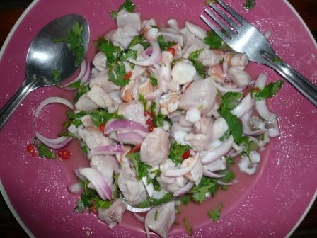 Cebiche - die Nationalspeise Perus hab ich doch sehr vermisst und mir deshalb auf dem Markt frischen Fisch gekauft und mir Cebiche selbst zubereitet. Die Thais mussten fast kotzen als ich rohen Fisch ass