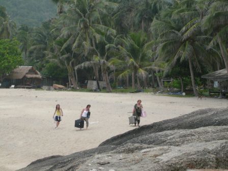 Hihi Rollkoffer am Strand bringt nix!