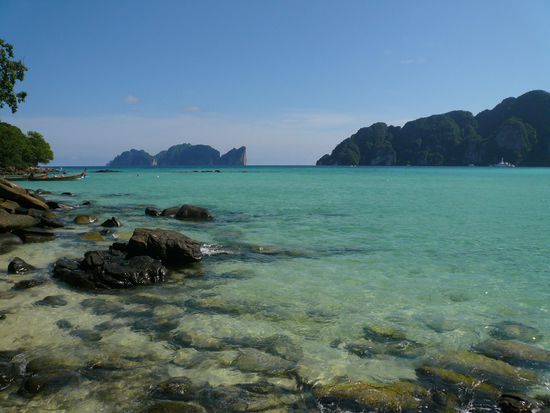 Phi Phi (die kleine Insel im Hintergrund THE BEACH)