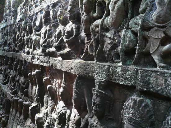 Welcher Hebel oeffnet schon wieder die 
Geheimtuere