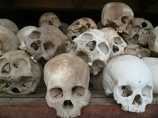 Schaedel aus Massengraebern in einem Konzentrationslager