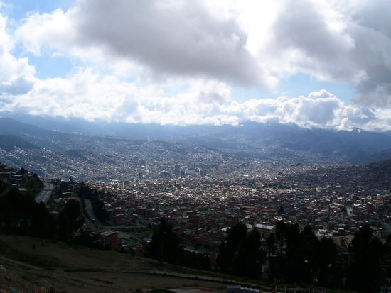 La Paz von oben - Häuser bis an den Talkesselrand
