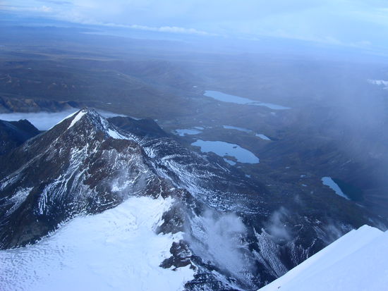 Ausblick von ganz oben - ganz hinten kann man schwach den Lago Titikaka erkennen