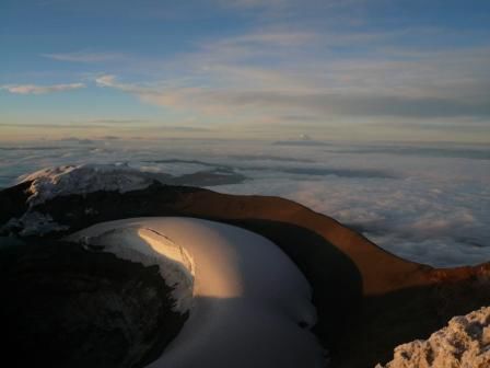 Im Hintergrund der Chimborazo mit 6300 und etwas Höhenmeter der Höchste in Ecuador