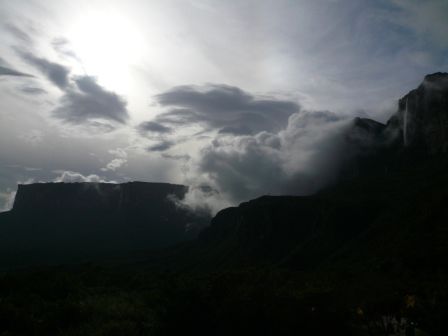 Roraima und Kukenan im Wechselspiel der Wolken