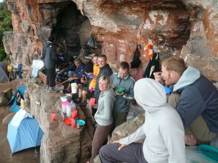 Unsere Unterkunft auf dem Roraima - unter Felsvorspruengen, den sogenannten "Hotels", kann man rel. trocken die Zelte aufstellen