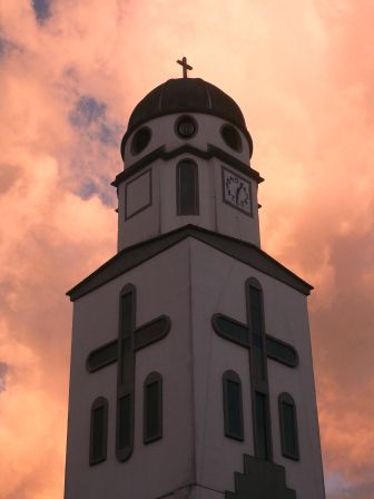 Der Kirchturm Solento's im goettlichen Licht