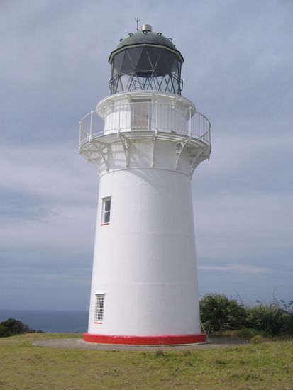Das ist ein Leuchtturm,und der steht am East Cape,am oestlichsten Punkt Neuseelands (700 Stufen fuer dieses Foto,muss der denn wirklich auf einem Huegel stehen?)