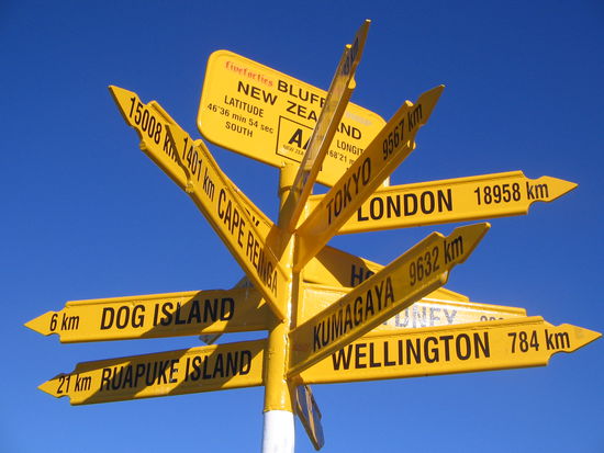 Wer jetzt denkt da haette sich ein Bild von der Nordinsel eingeschlichen taeuscht sich....das ist das Gegestueck zu dem Schild am Cape Reinga