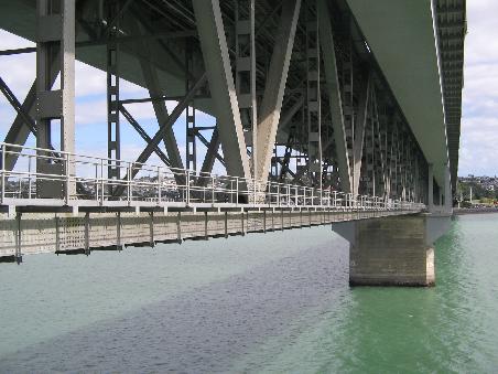 Unser Spazierweg unter der Harbour Bridge