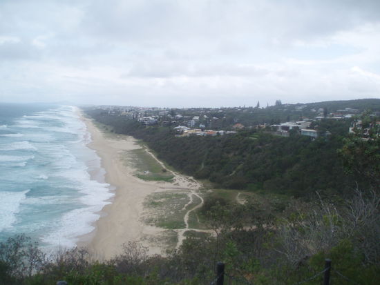 Blick auf Sunshine Beach und den gleichnamigen Ort