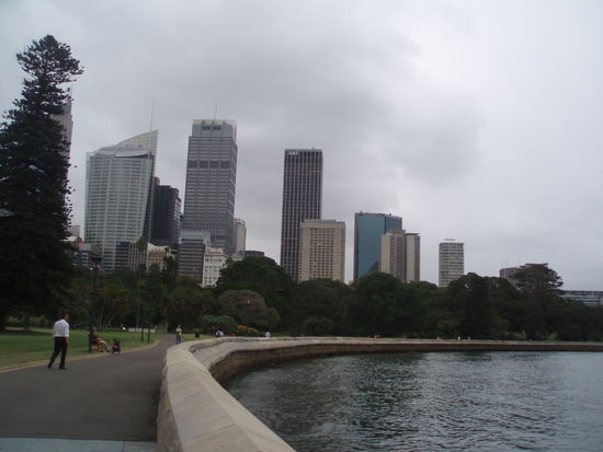Die Botanic Gardens grenzen direkt an den Hafen