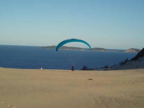 Nun konnte ich die startenden Fallschirmspringer von nahem sehen - beeindruckend!