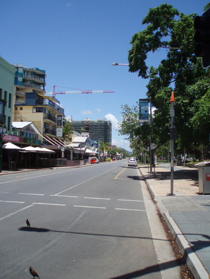 Die Straße, die parallel zur Esplanade verläuft