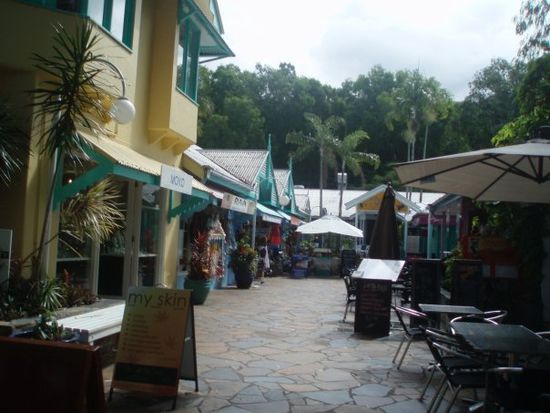 Palm Cove Shopping Village