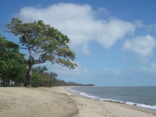Holloways Beach