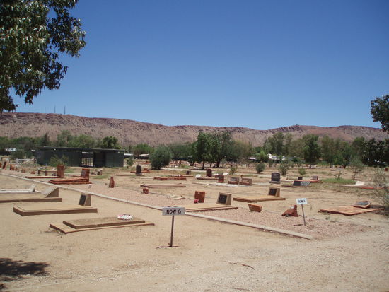 Zum Schluss besuchte ich noch den alten Friedhof von Alice Springs. Hier sind viele berühmte Pioniere begraben, und auch der Maler Albert Namatjira.