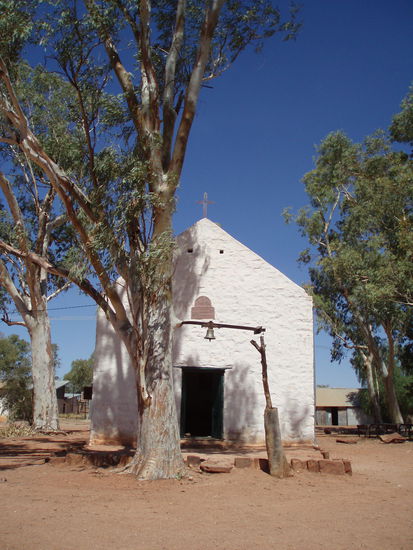 Die kleine Kirche von Hermannsburg war lange Zeit die einzige Kirche zwischen Darwin und dem Lake Eyre