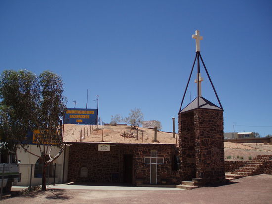 Die katholische Kirche liegt direkt neben dem Hostel
