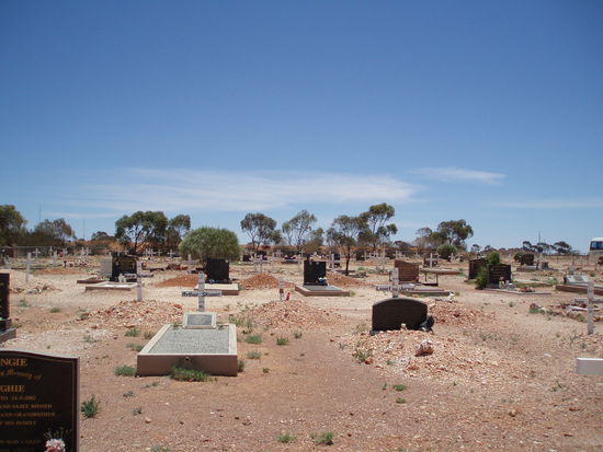 Der Friedhof von Coober Pedy - die Gräber erzählen teilweise beeindruckende Geschichten, aber manche Menschen starben auch viel zu früh durch Minenunfälle