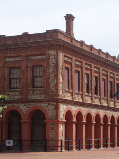 In Port Adelaide gibt es viele sehr schöne historische Hafengebäude. Man spürt die bewegte maritime Geschichte auf Schritt und Tritt.