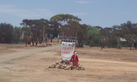 Aber es gibt sogar noch eine Steigerung zu Cook: Im Ort Forrest leben ganze ZWEI Leute!