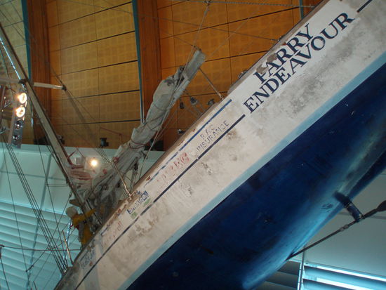 Mit diesem Schiff segelte Jon Sanders, ein Mann aus Perth, als erster Mensch alleine um die Welt!