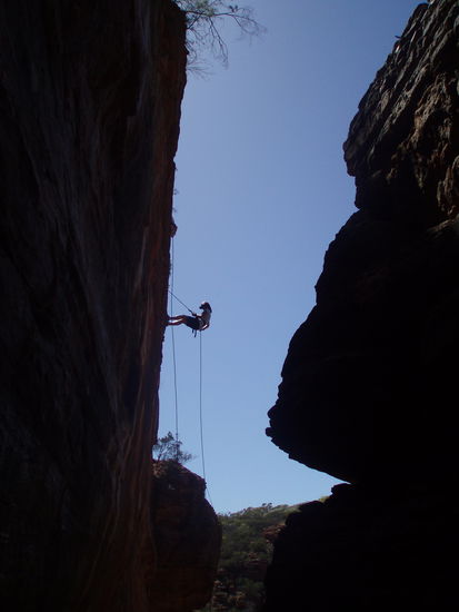 In der Schlucht konnte man Abseiling machen. Zwei von uns probierten es aus und schlugen sich wacker!