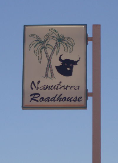 Zweiter Stop: Nanutarra Roadhouse, das angeblich teuerste Roadhouse der Welt. Wenn es im Umkreis von hunderten von Kilometern kein anderes gibt, ist das ja auch irgendwie kein Wunder 