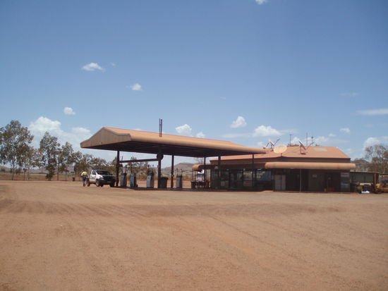 Wieder mal Stop an einem einsamen Roadhouse