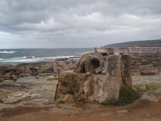 Ein altes Wasserrad aus der gleichen Zeit wie der Leuchtturm