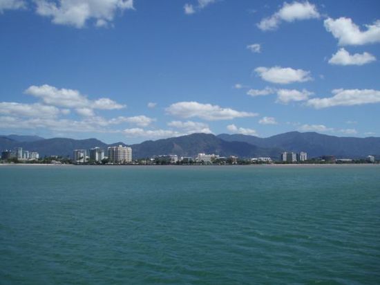 Blick auf Cairns bei der Abfahrt