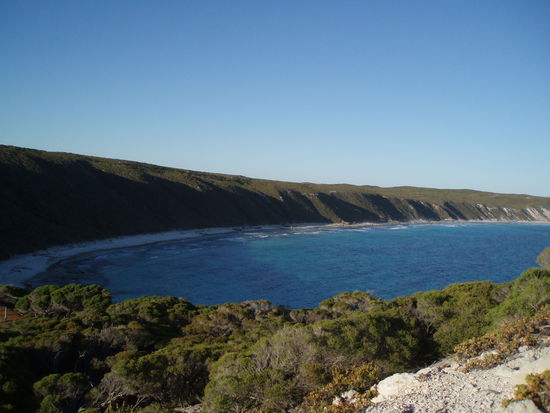 Hier in der Nähe kamen 1792 die französischen Schiffe La Recherche und L'Esperance an.