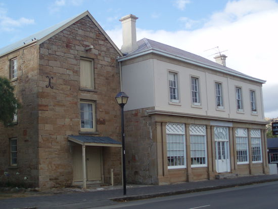 Die typischen tasmanischen Sandsteinhäuser, die allesamt von Sträflingen erbaut wurden.