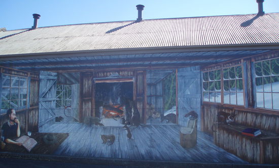 Die winzige Stadt Sheffield ist bekannt für ihre Murals (Wandgemälde). Dieses Gemälde stellt den Österreicher Gustav Weindorfer dar. Es ist hauptsächlich ihm zu verdanken, dass es in Tasmanien noch so viel unberührte Natur gibt.