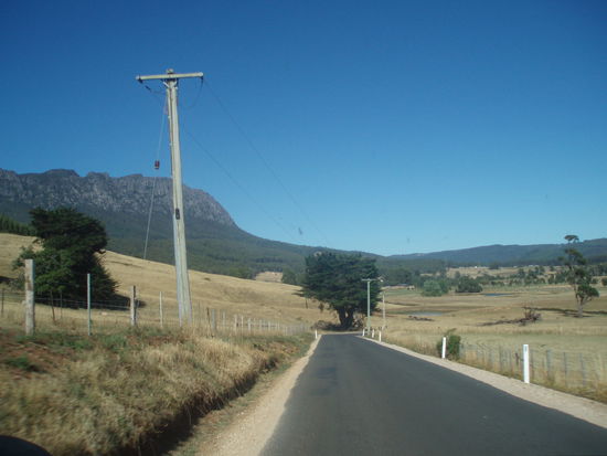 Die Fahrt ging wieder durch malerische Landschaft, die sehr europäisch anmutete
