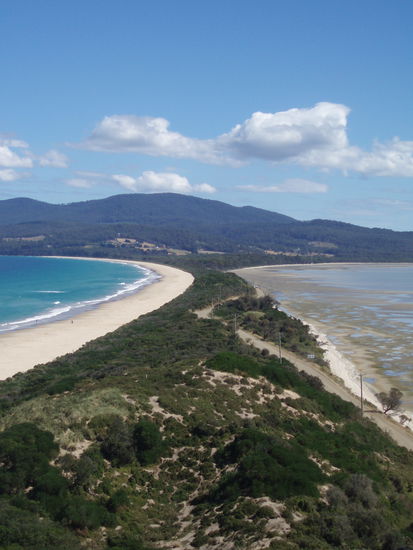 Bruny Island besteht eigentlich aus einer Nordinsel und einer Südinsel, die nur durch diesen schmalen Landstreifen (The Neck) verbunden sind