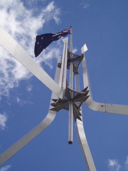 Die große Flagge auf dem Dach