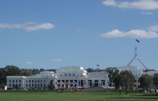 Das Alte Parlament und dahinter das aktuelle