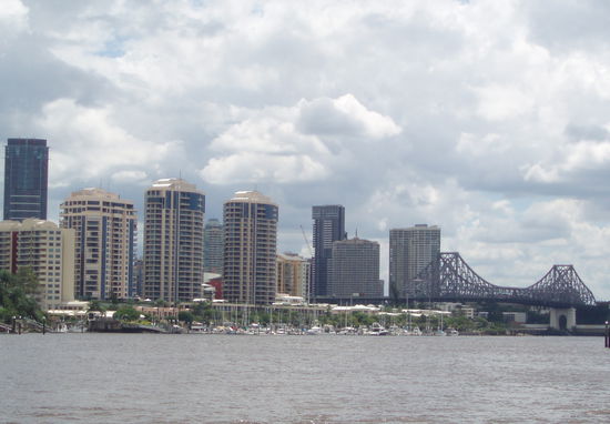 Rechts sieht man die Storey Bridge